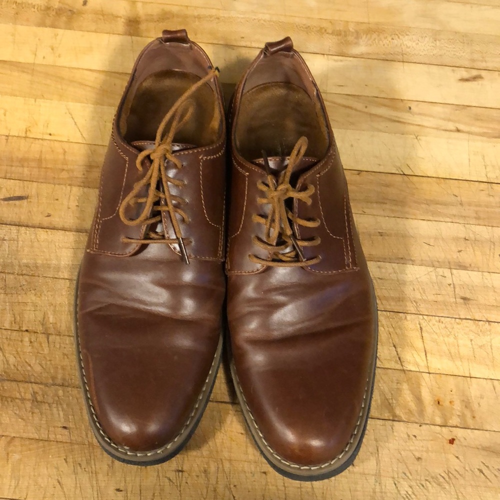 Men’s brown dress shoes